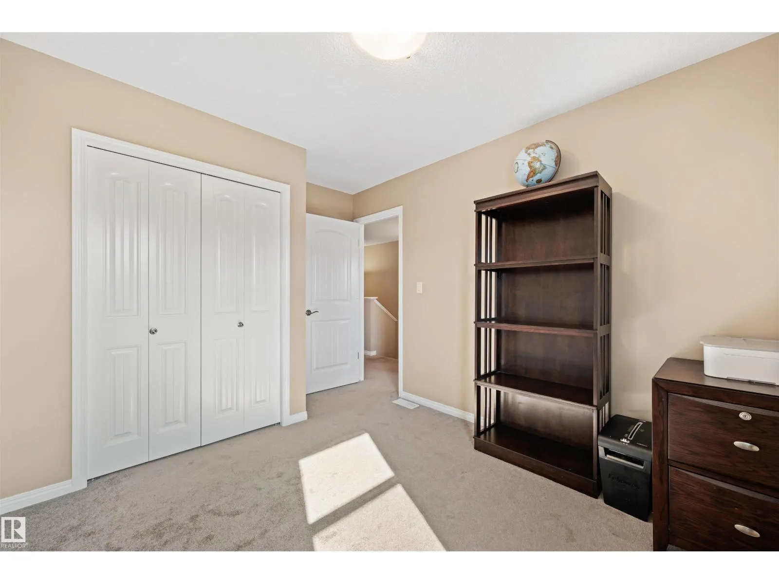 1319 74 ST SW