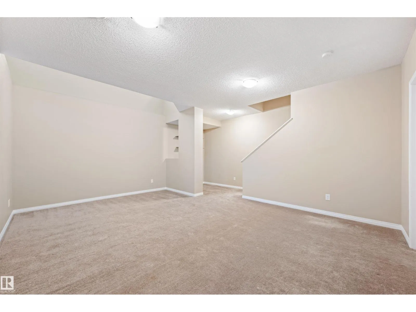1319 74 ST SW