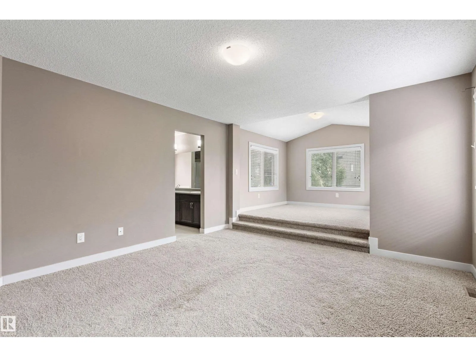 8804 217 ST NW