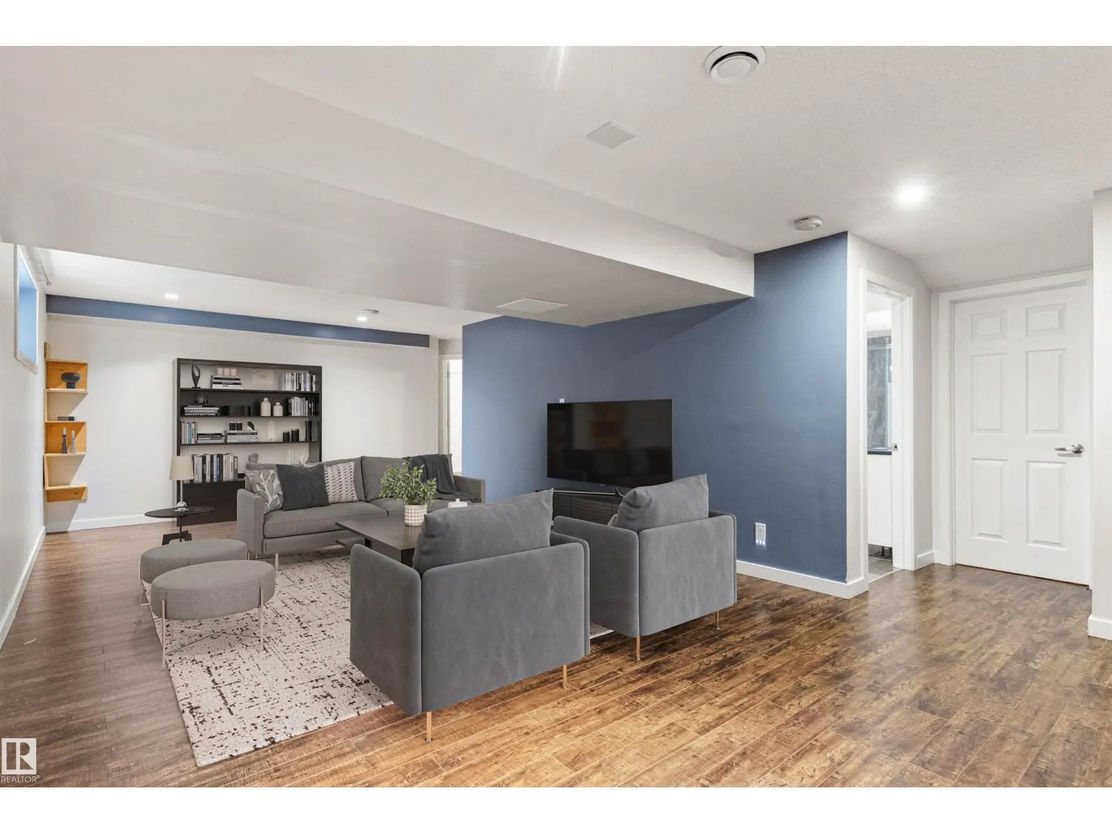 8804 217 ST NW
