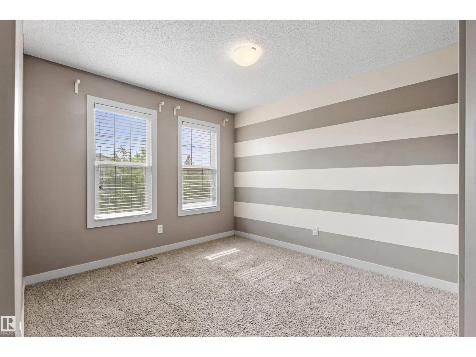 8804 217 ST NW