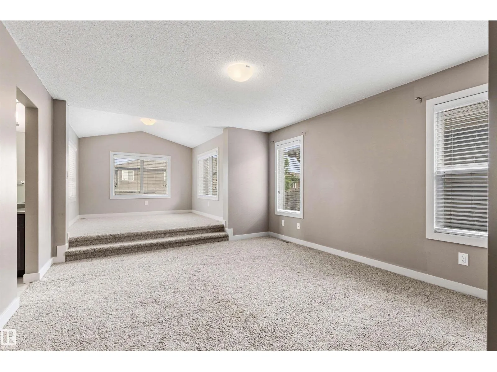 8804 217 ST NW