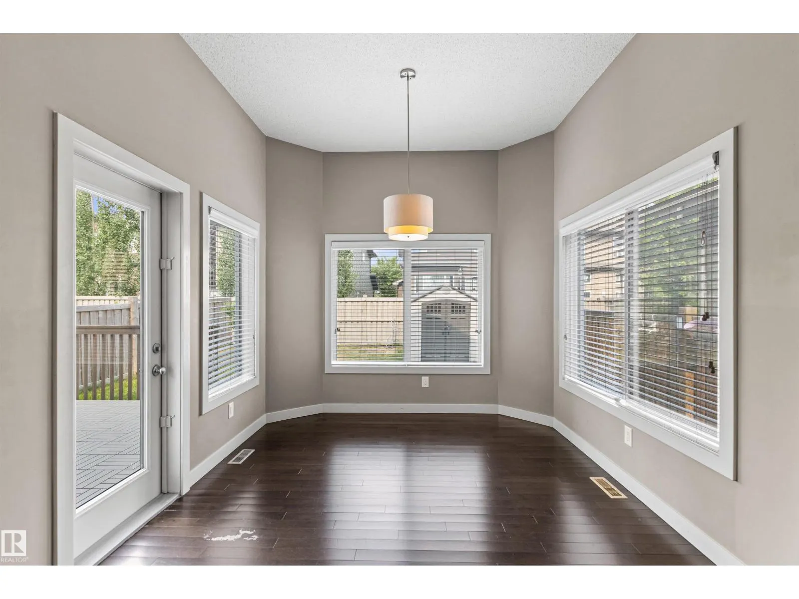 8804 217 ST NW