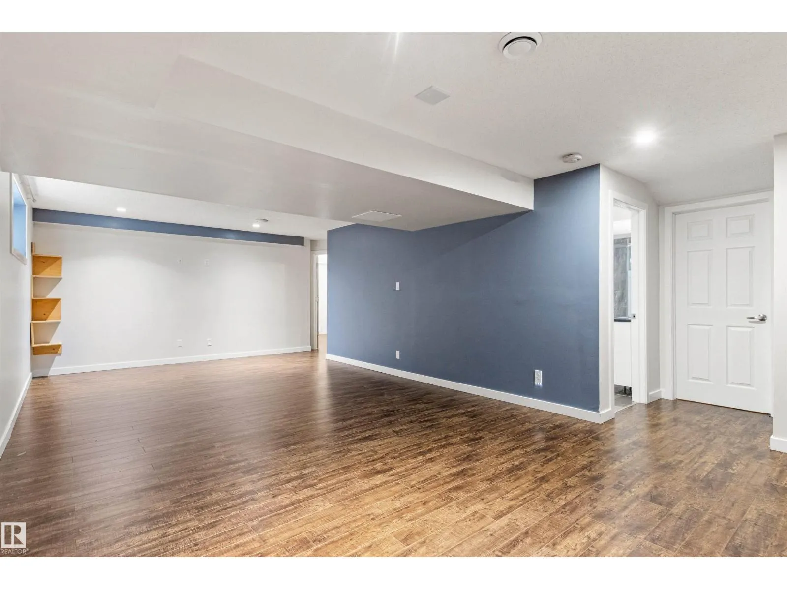 8804 217 ST NW