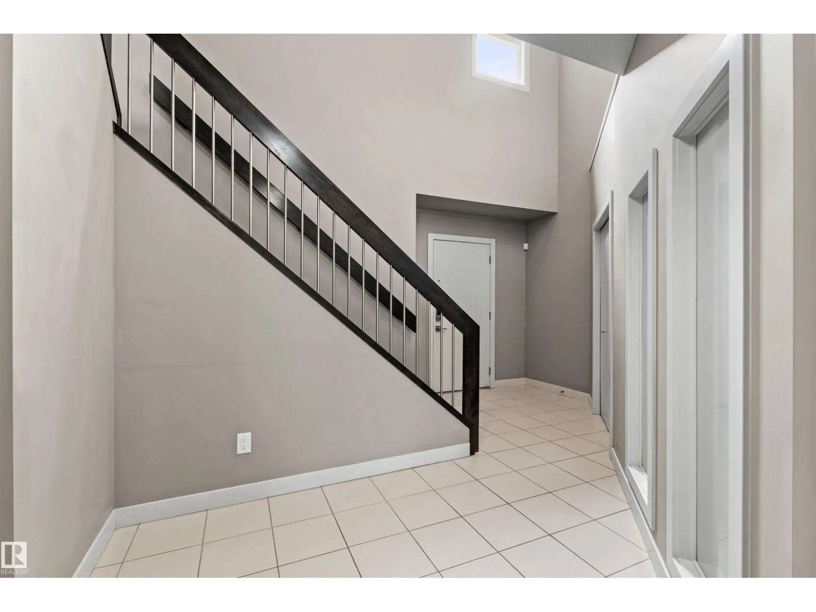 8804 217 ST NW