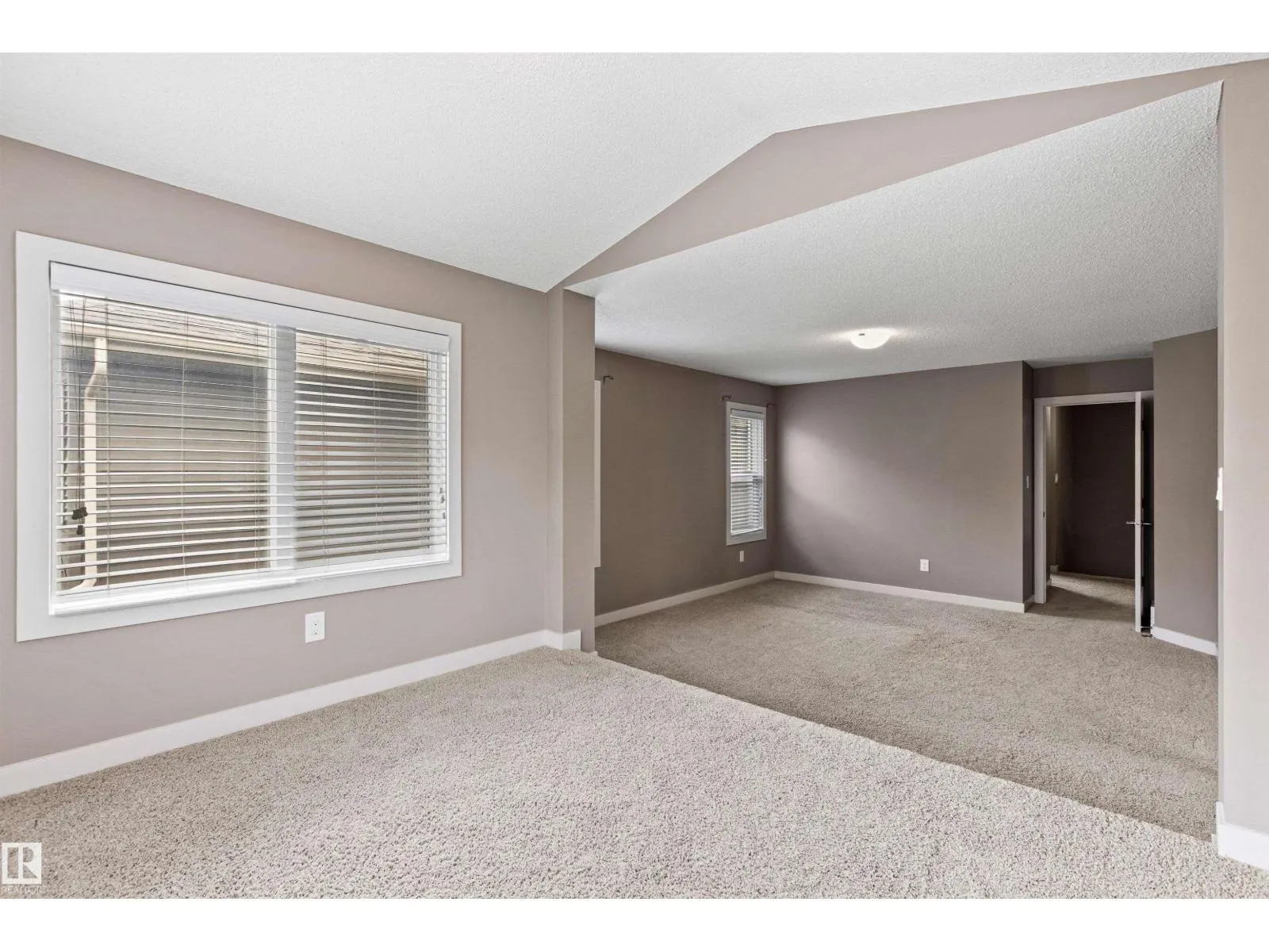 8804 217 ST NW