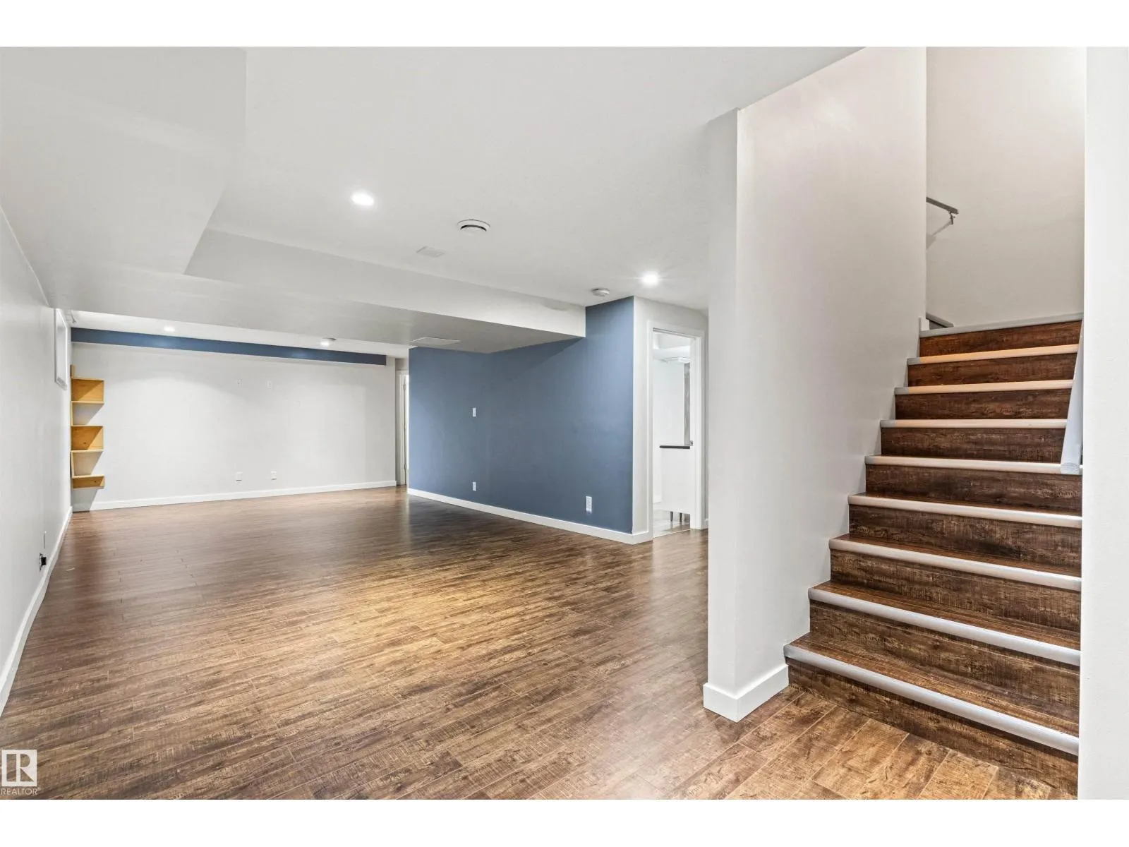 8804 217 ST NW