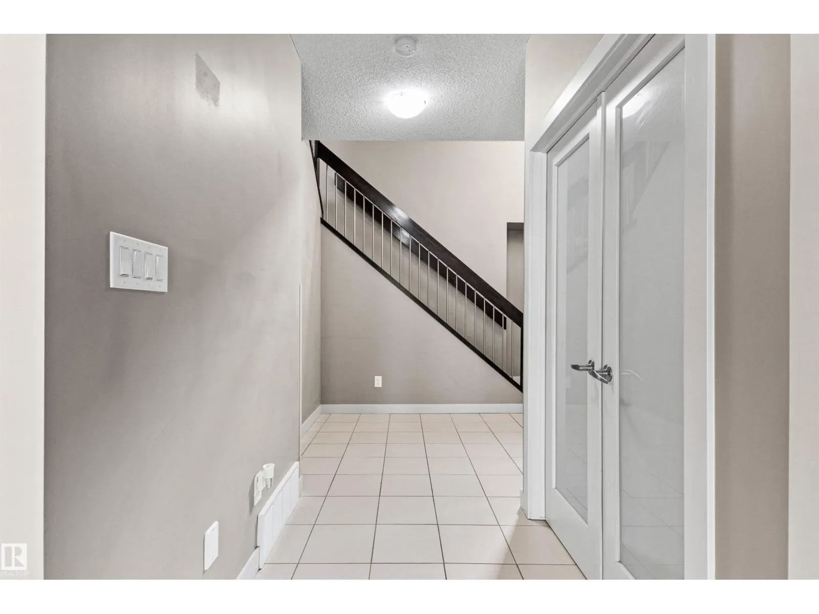 8804 217 ST NW