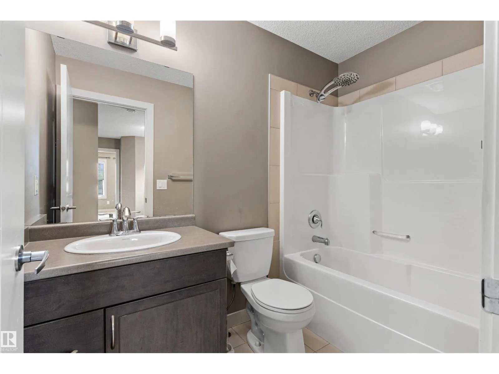 8804 217 ST NW