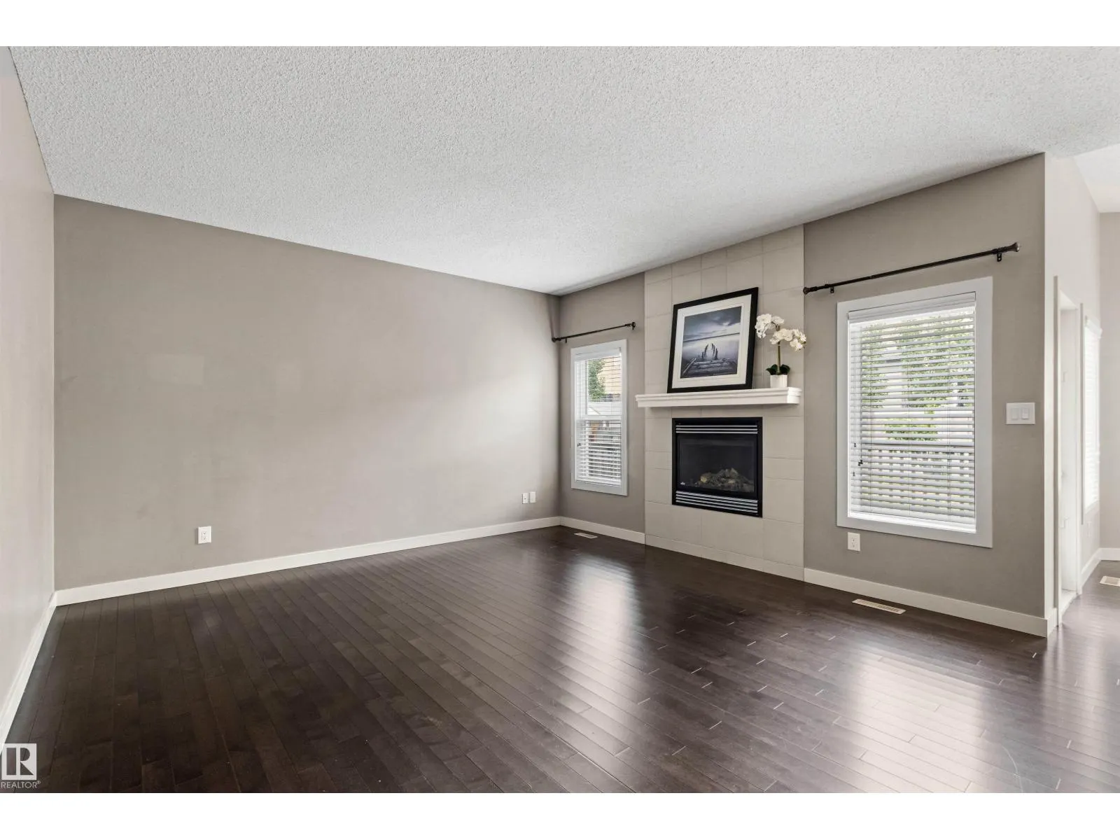 8804 217 ST NW