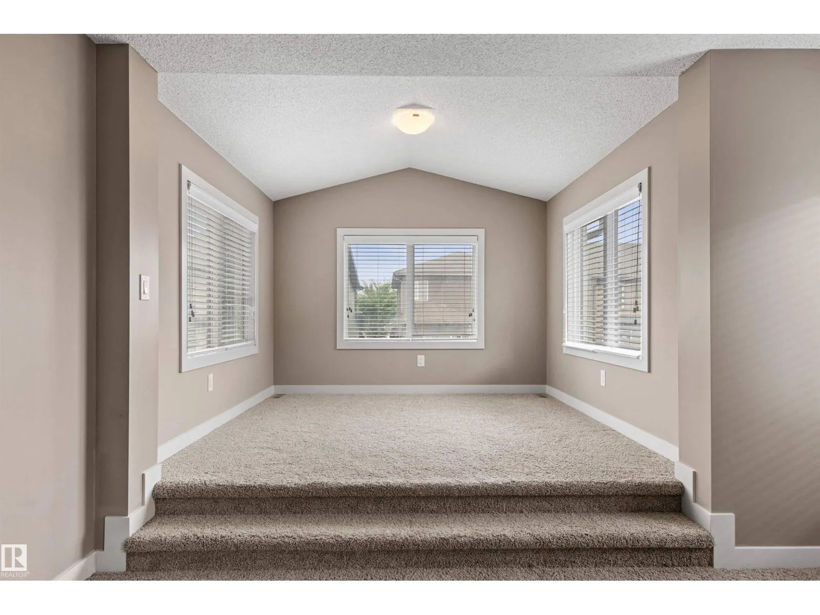 8804 217 ST NW
