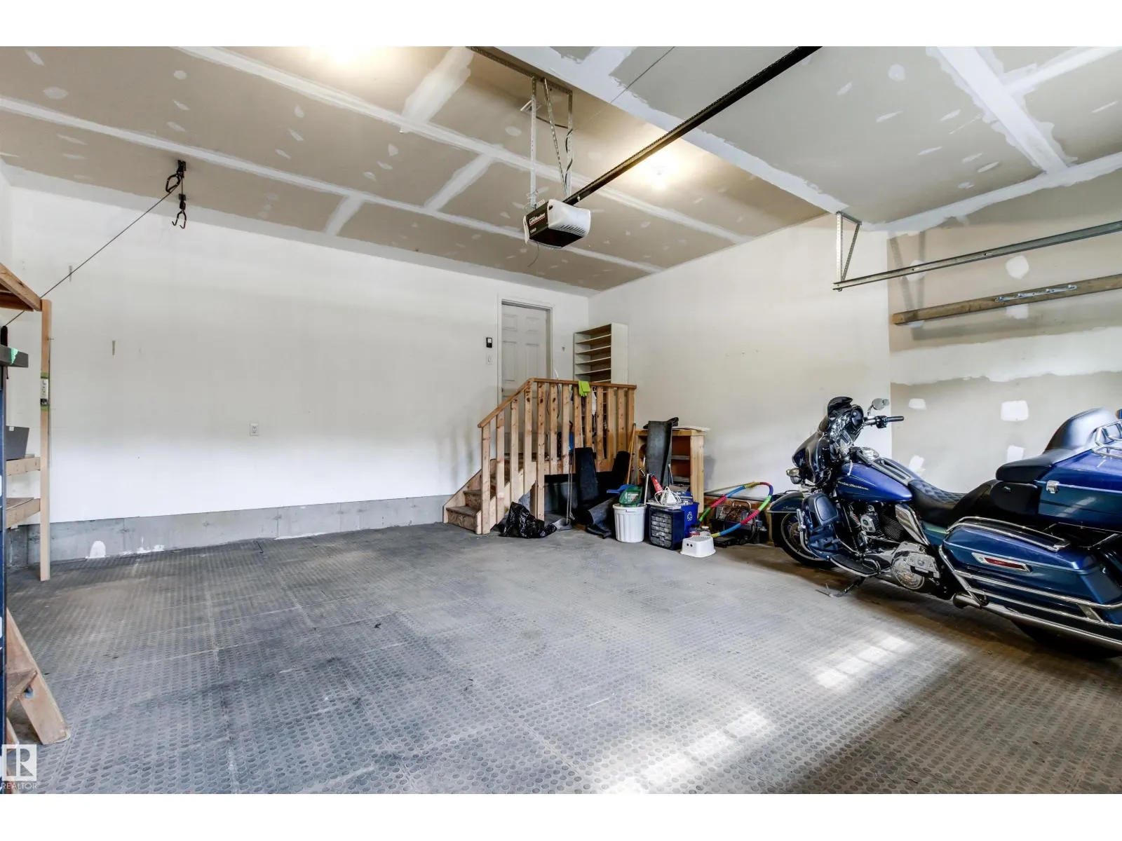 8804 217 ST NW