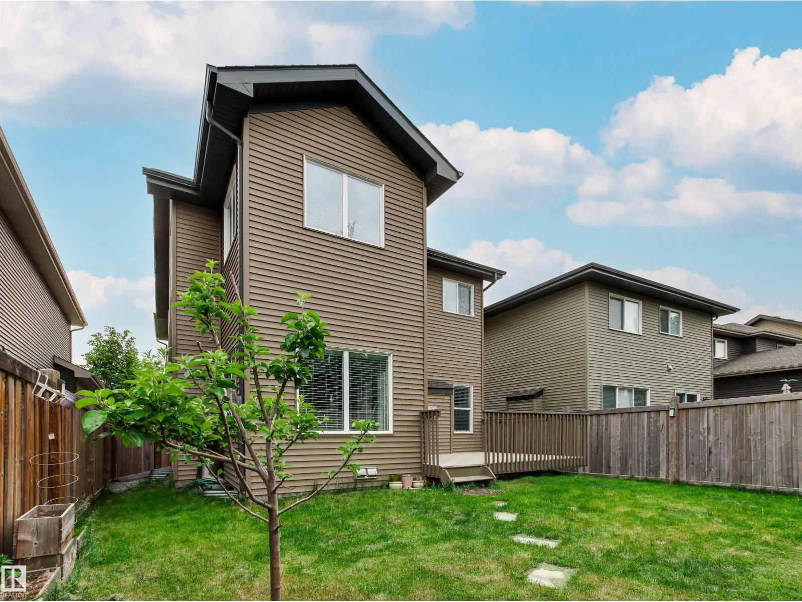 8804 217 ST NW