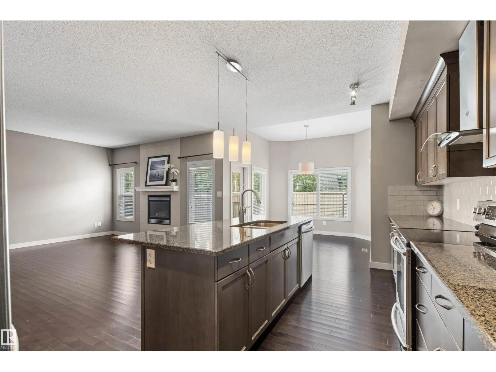 8804 217 ST NW