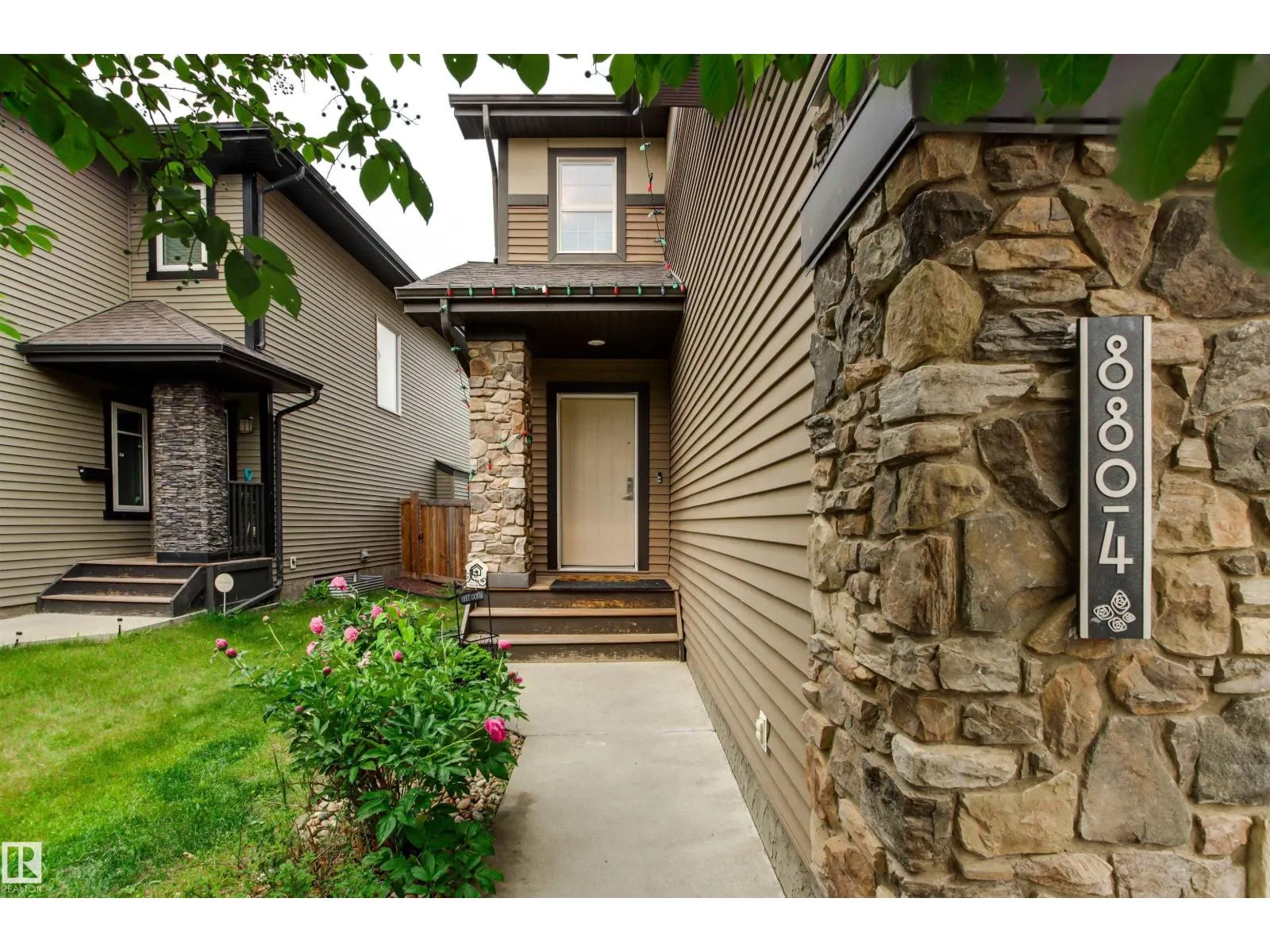 8804 217 ST NW