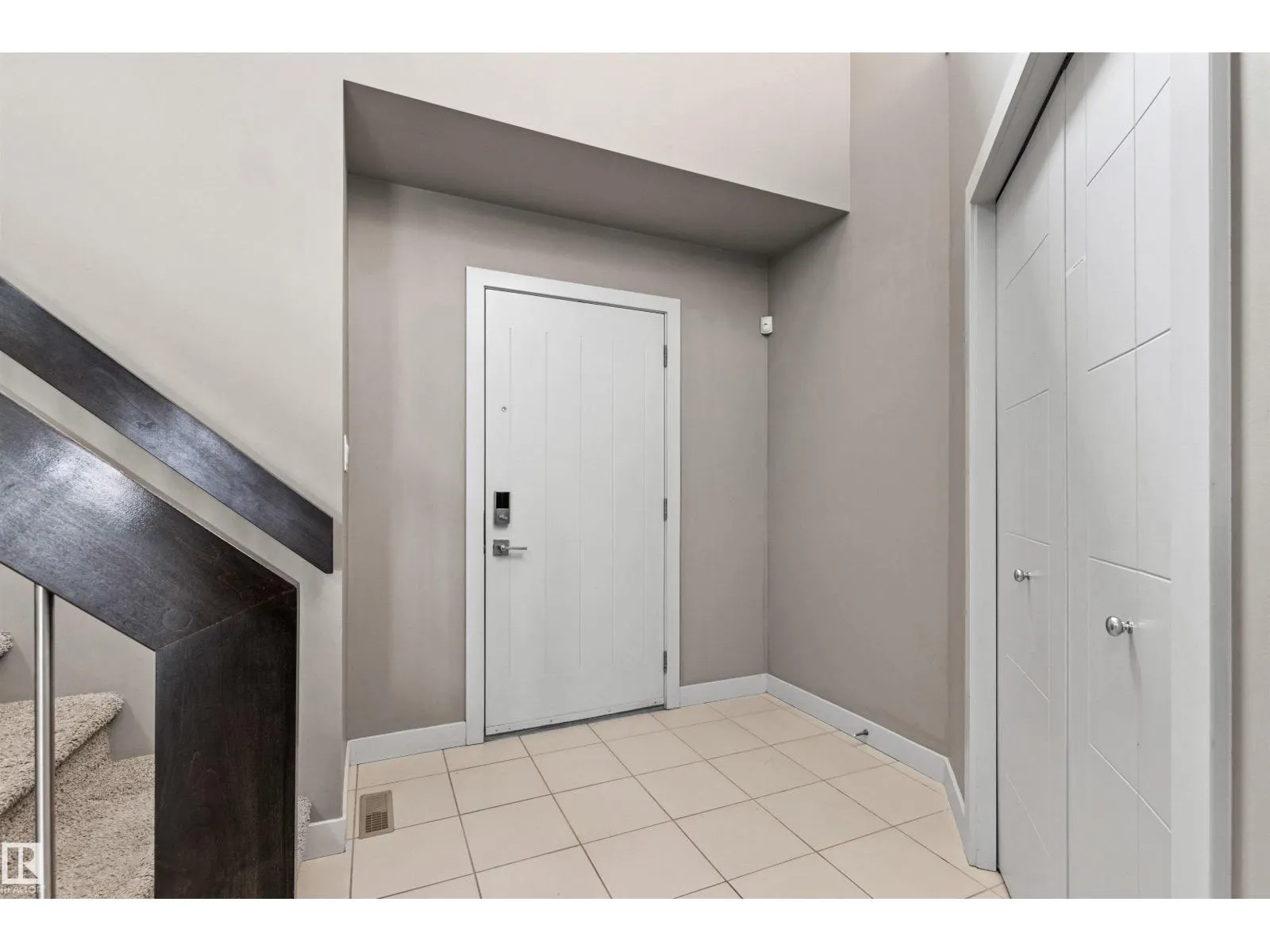 8804 217 ST NW