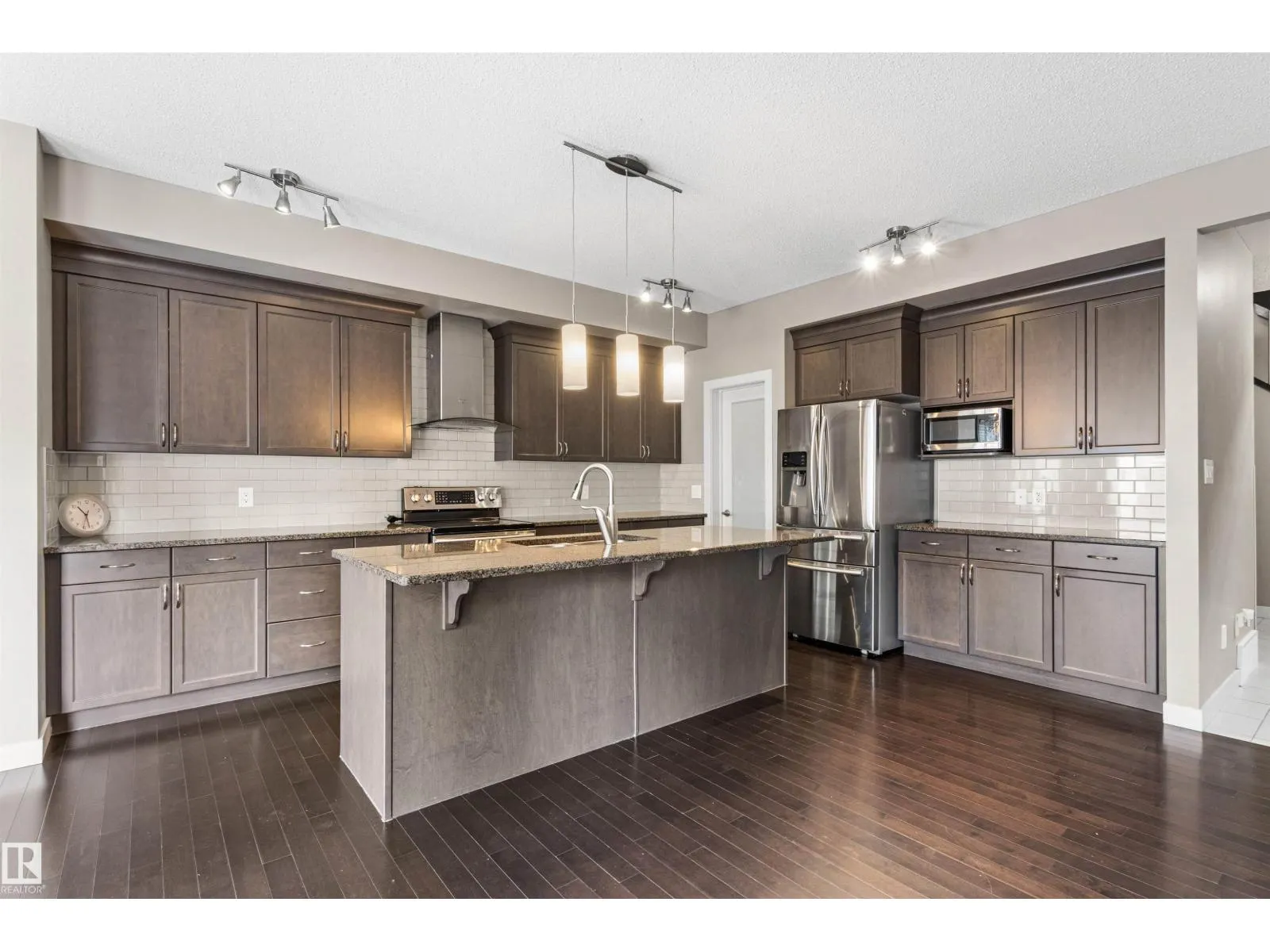 8804 217 ST NW