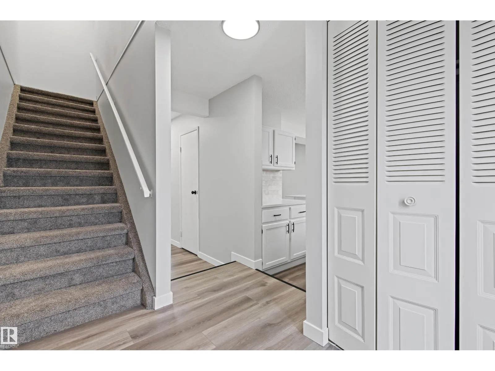 #12 3115 119 ST NW