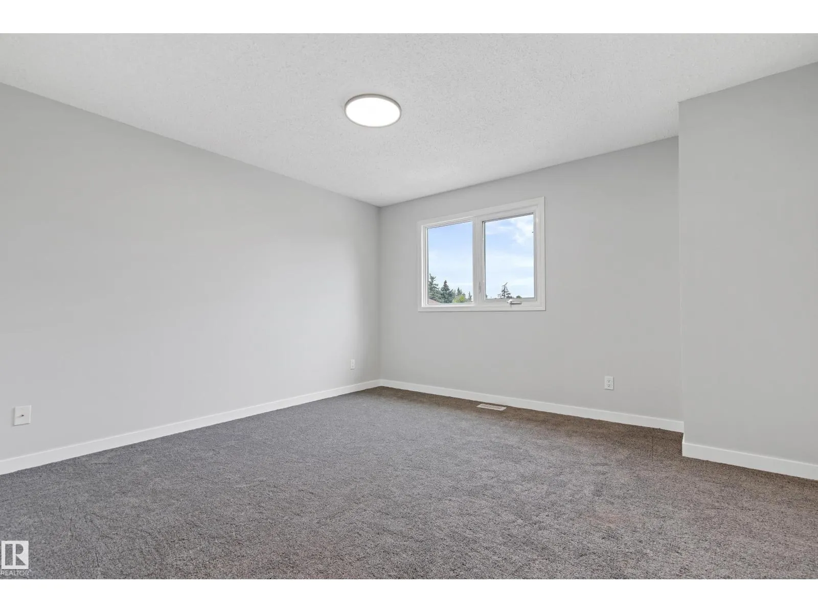 #12 3115 119 ST NW