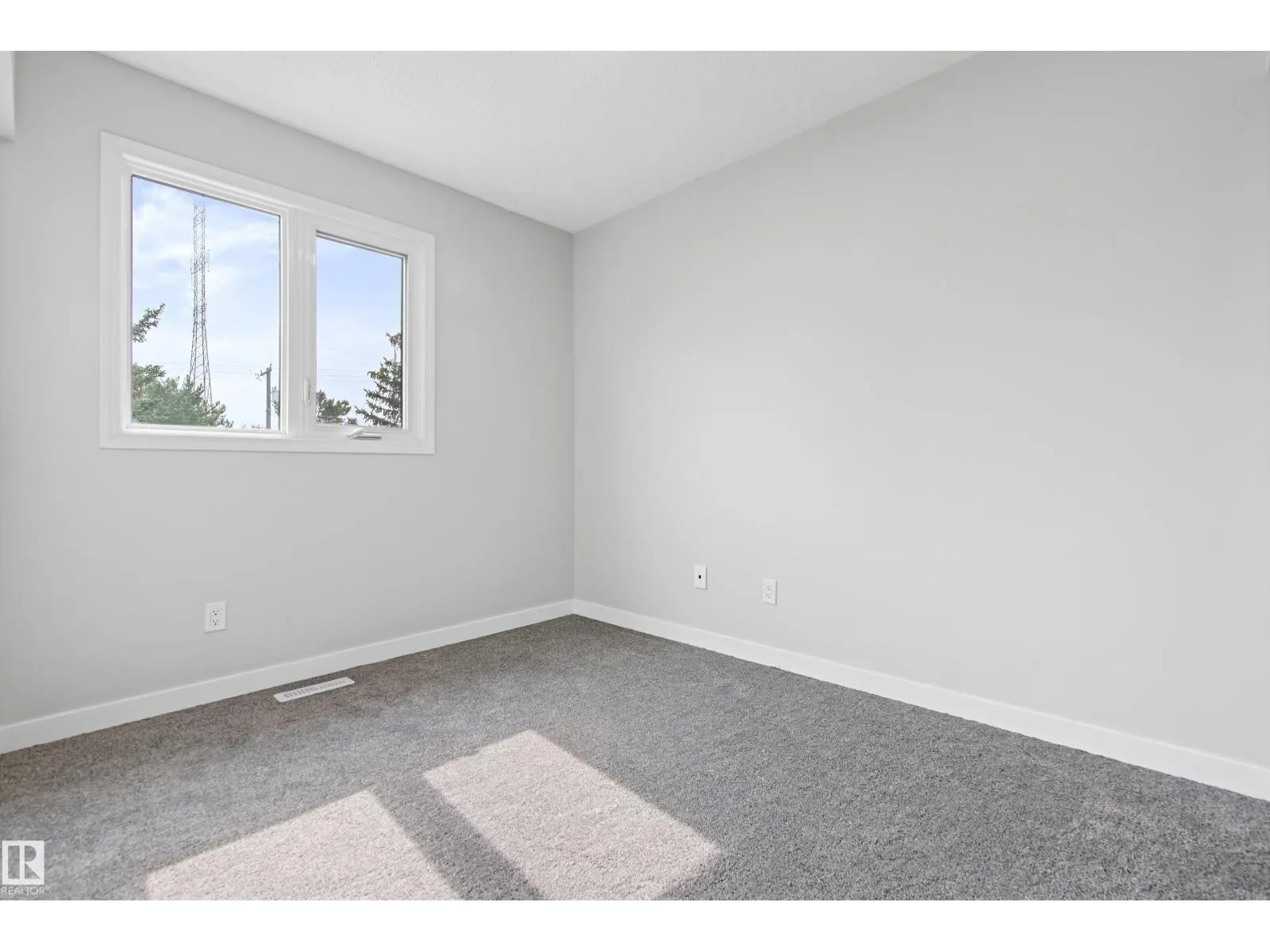 #12 3115 119 ST NW