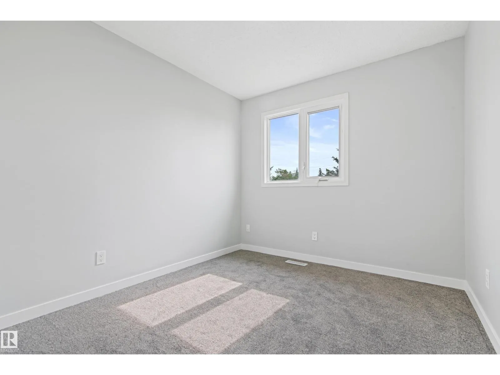 #12 3115 119 ST NW