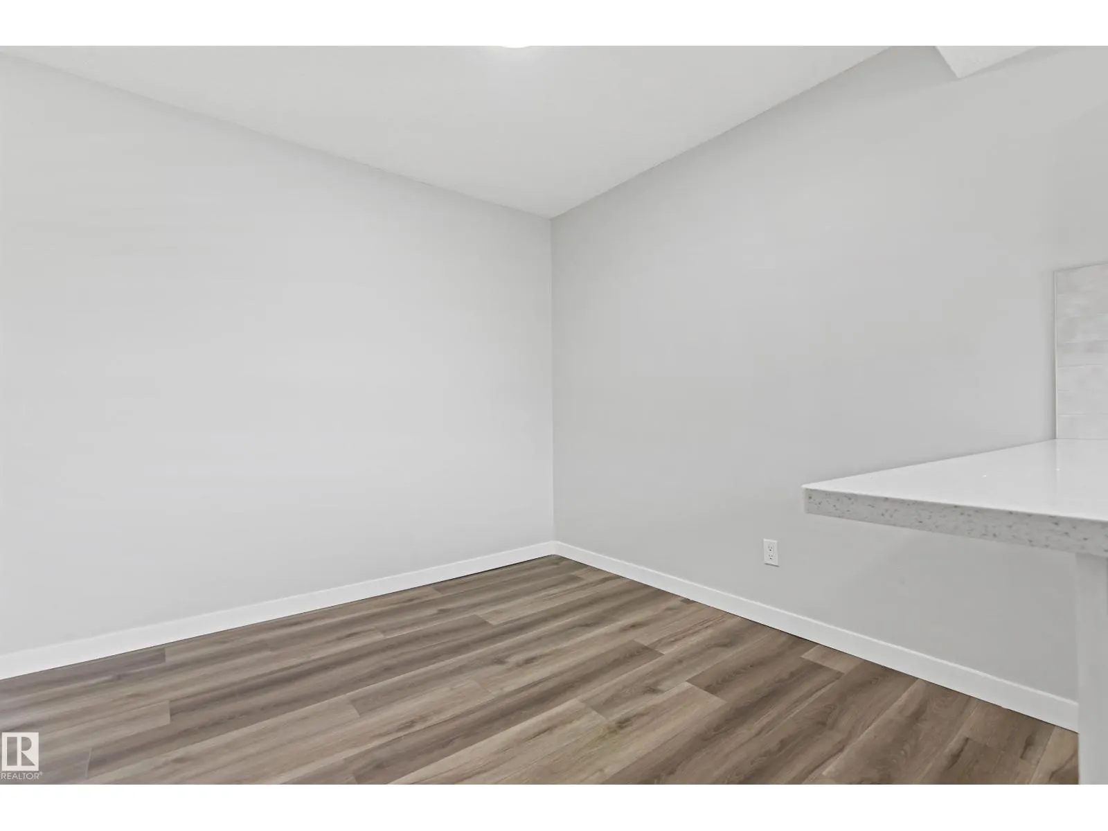 #12 3115 119 ST NW