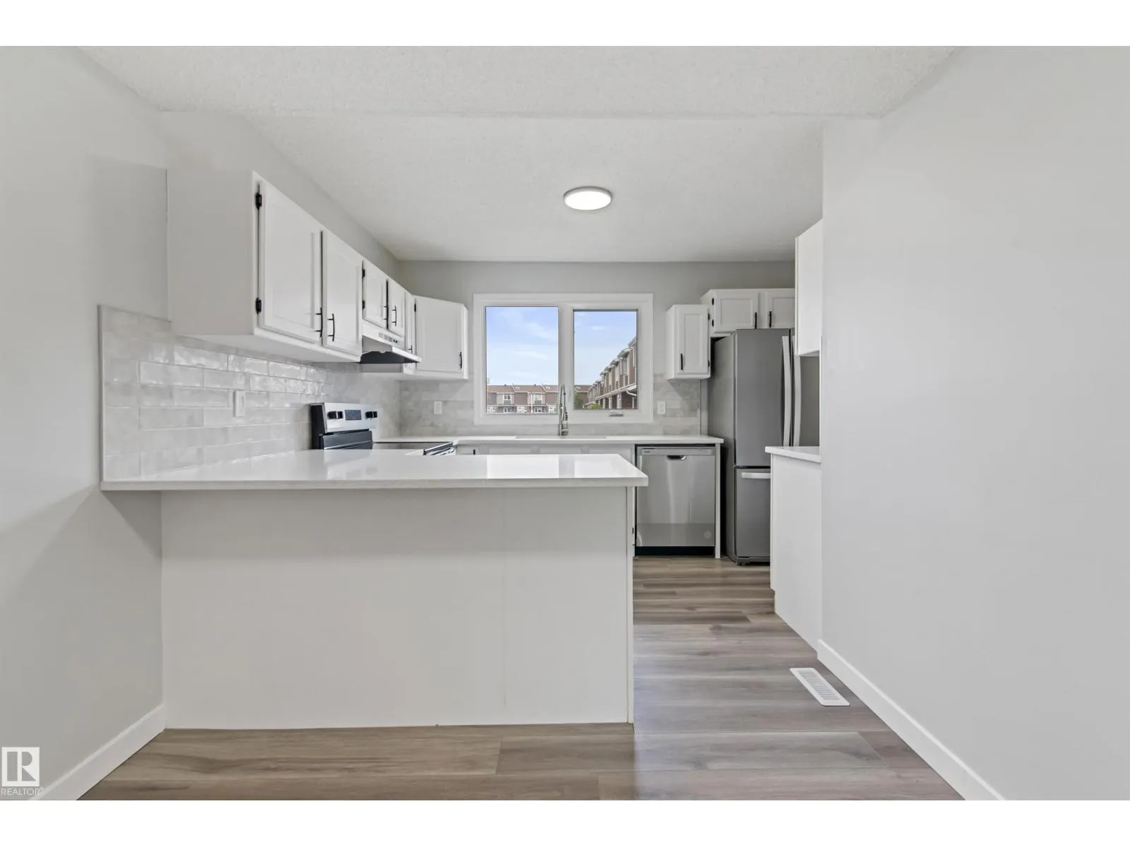 #12 3115 119 ST NW