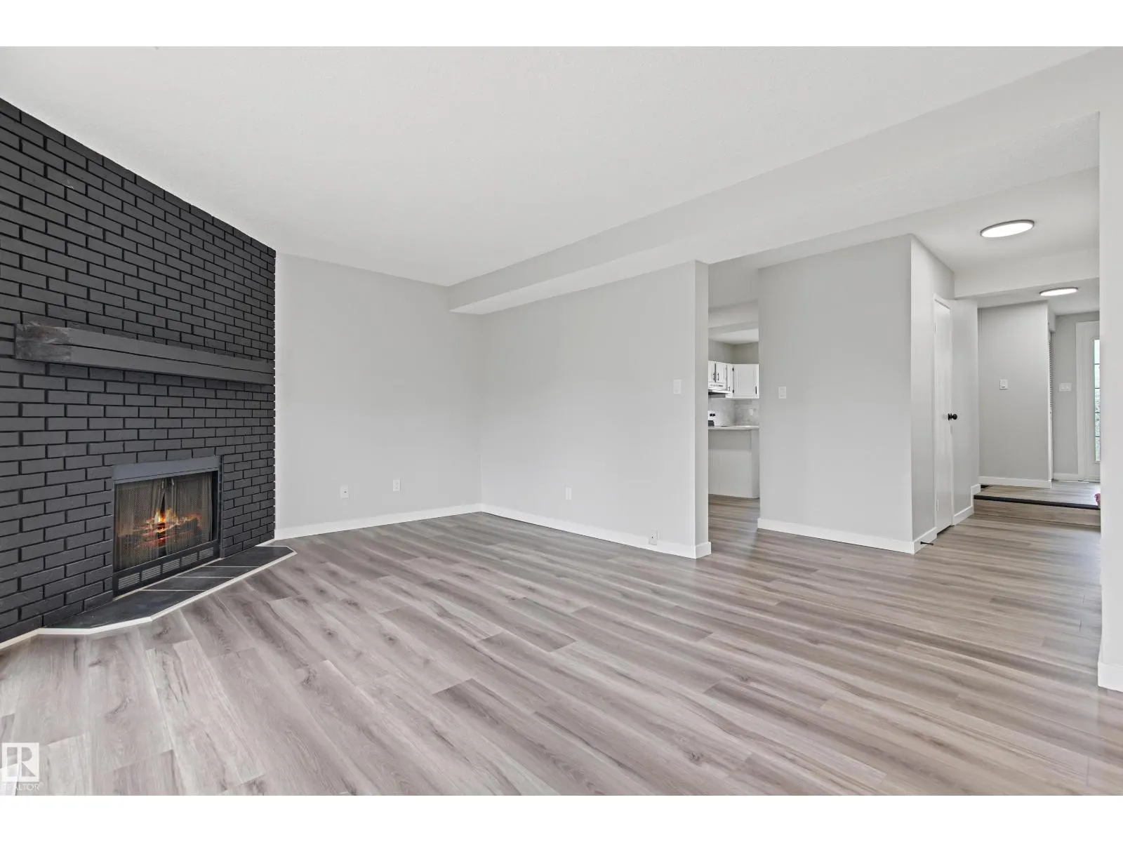 #12 3115 119 ST NW