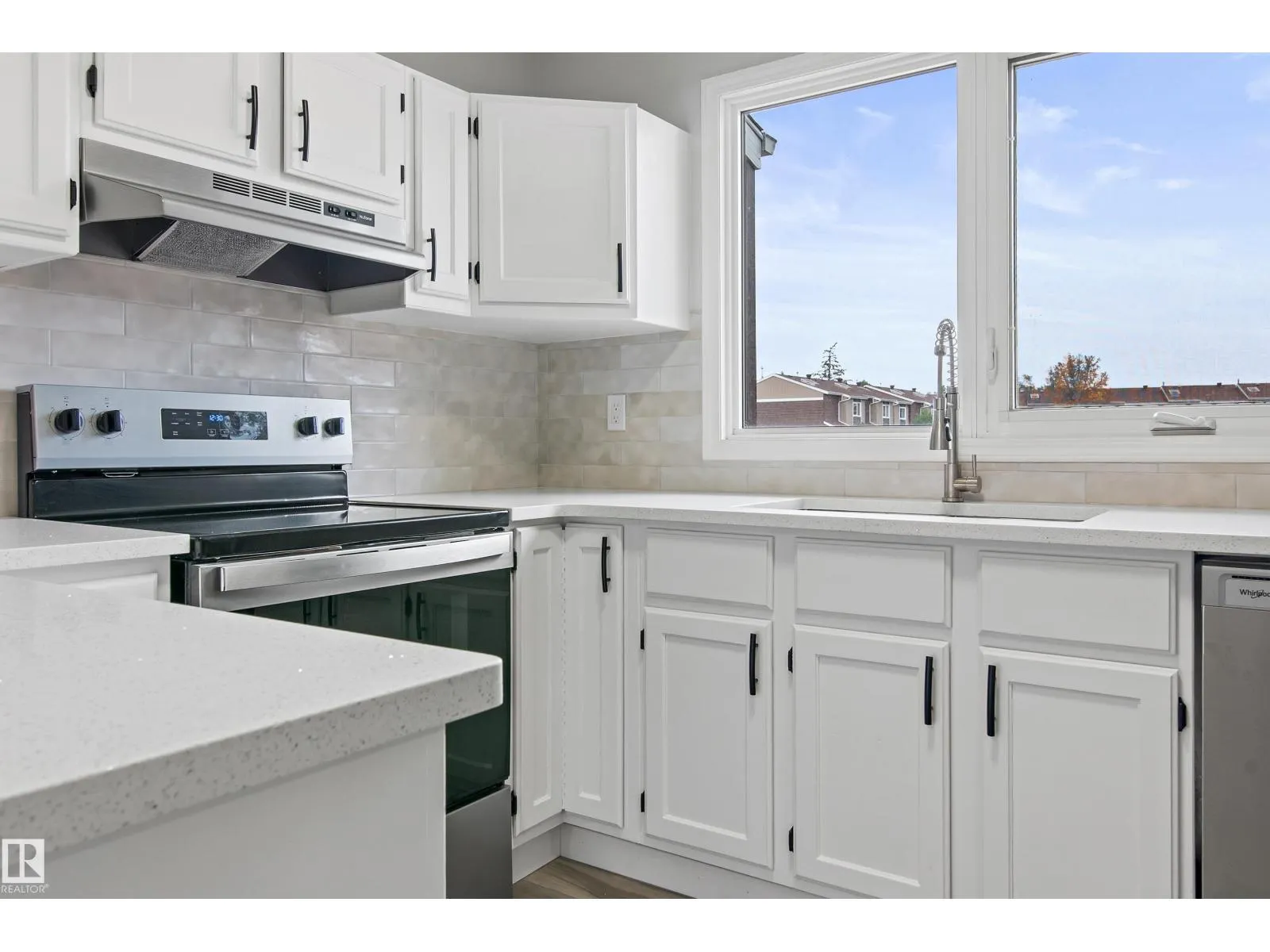 #12 3115 119 ST NW