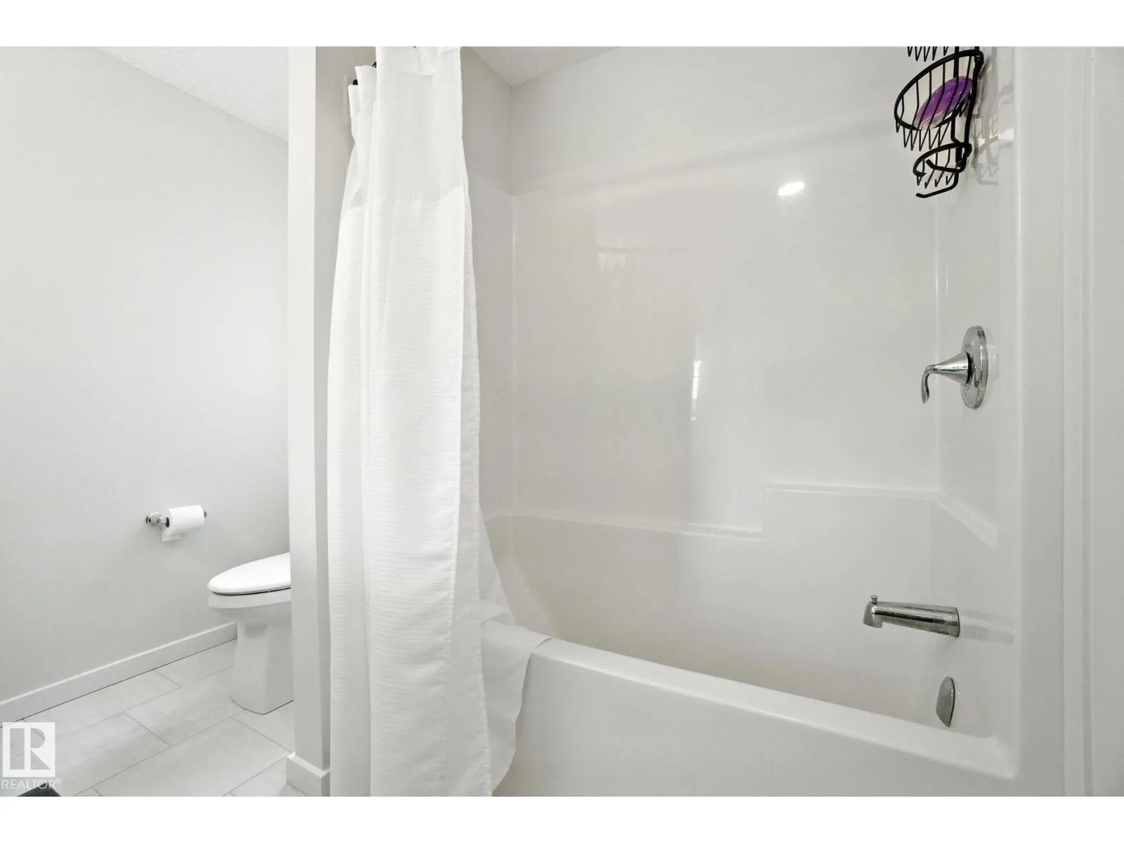 5234 23 AV SW SW
