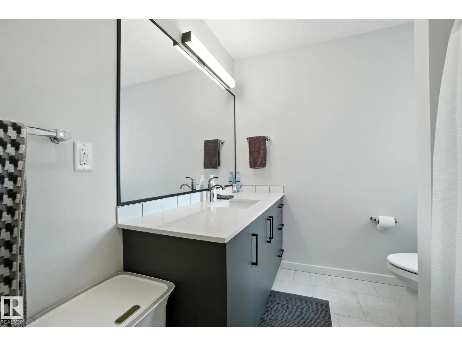 5234 23 AV SW SW