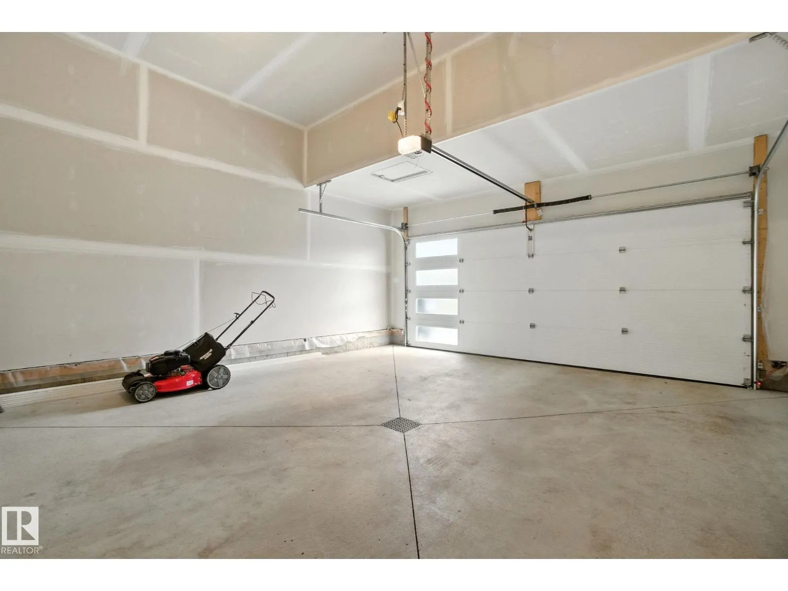 5234 23 AV SW SW