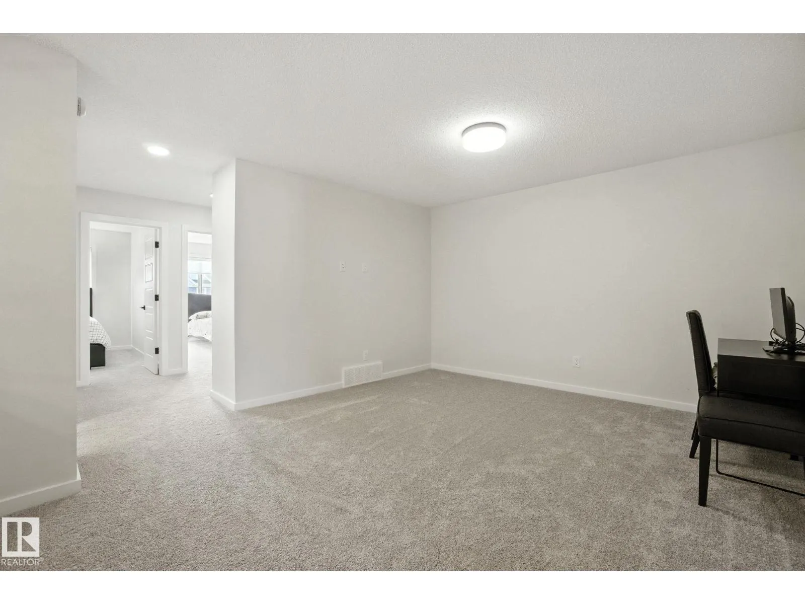 5234 23 AV SW SW