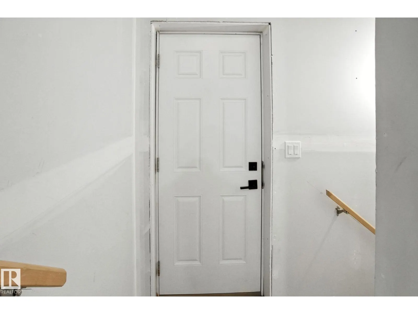 5234 23 AV SW SW