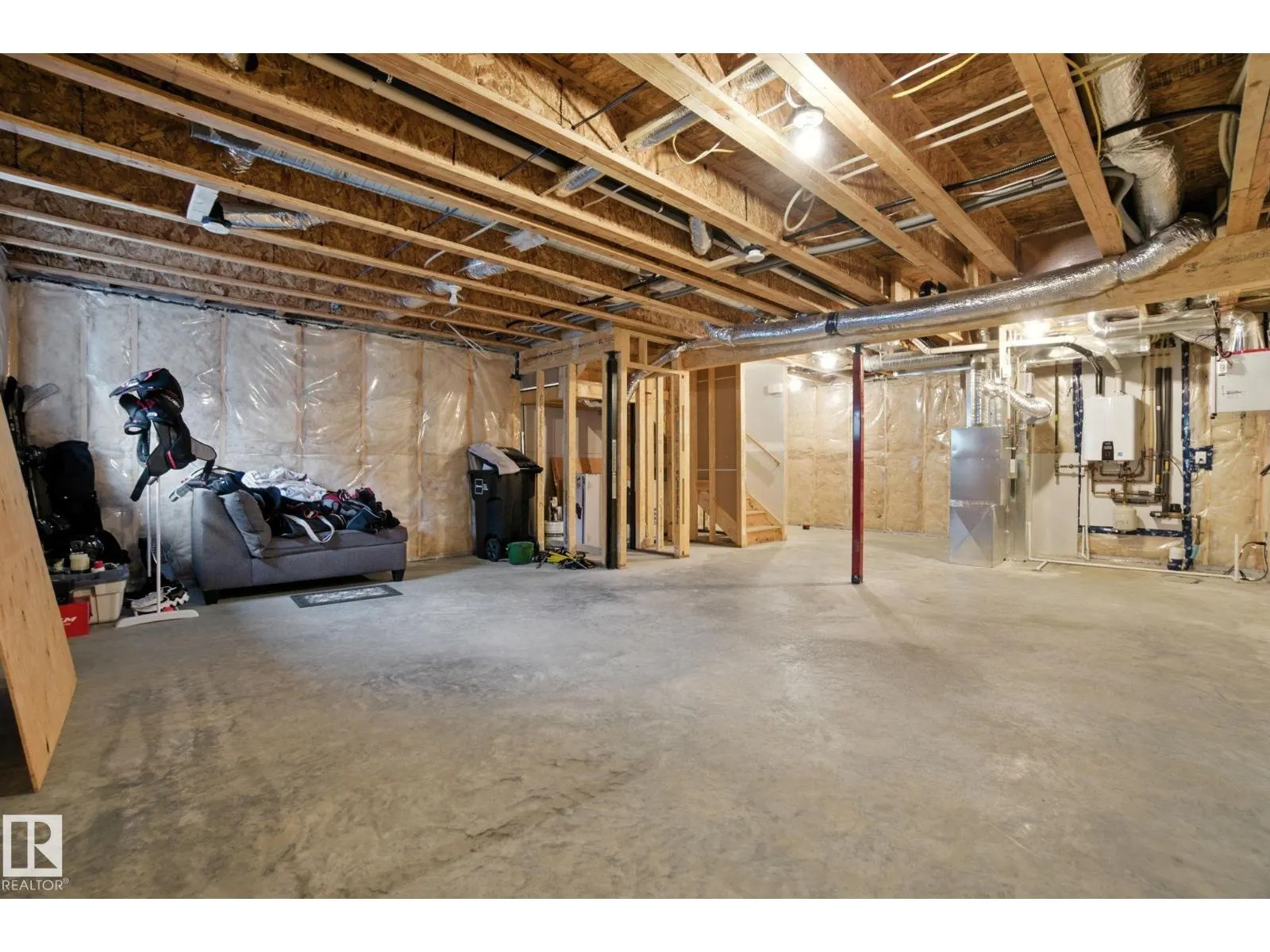 5234 23 AV SW SW