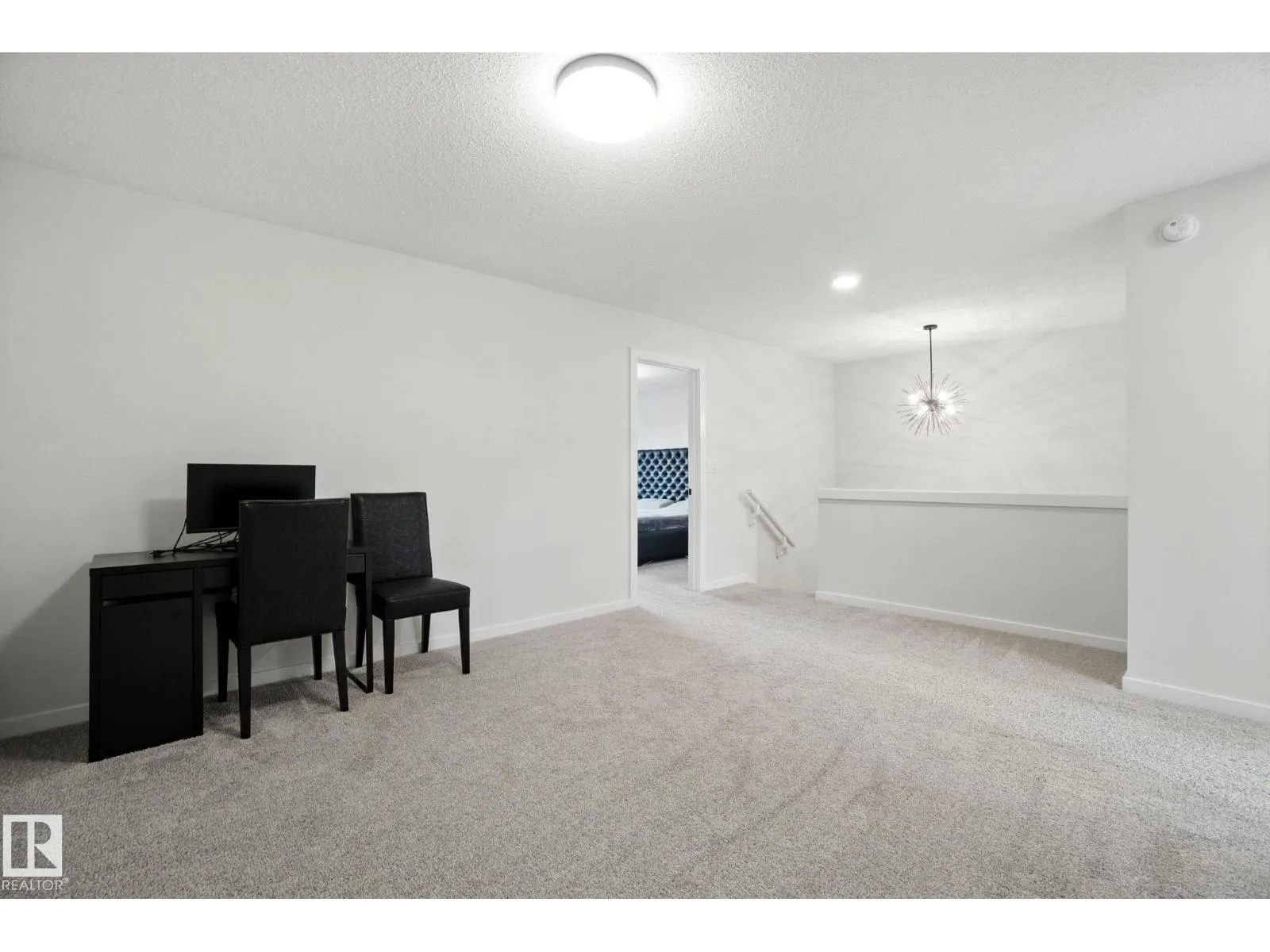 5234 23 AV SW SW