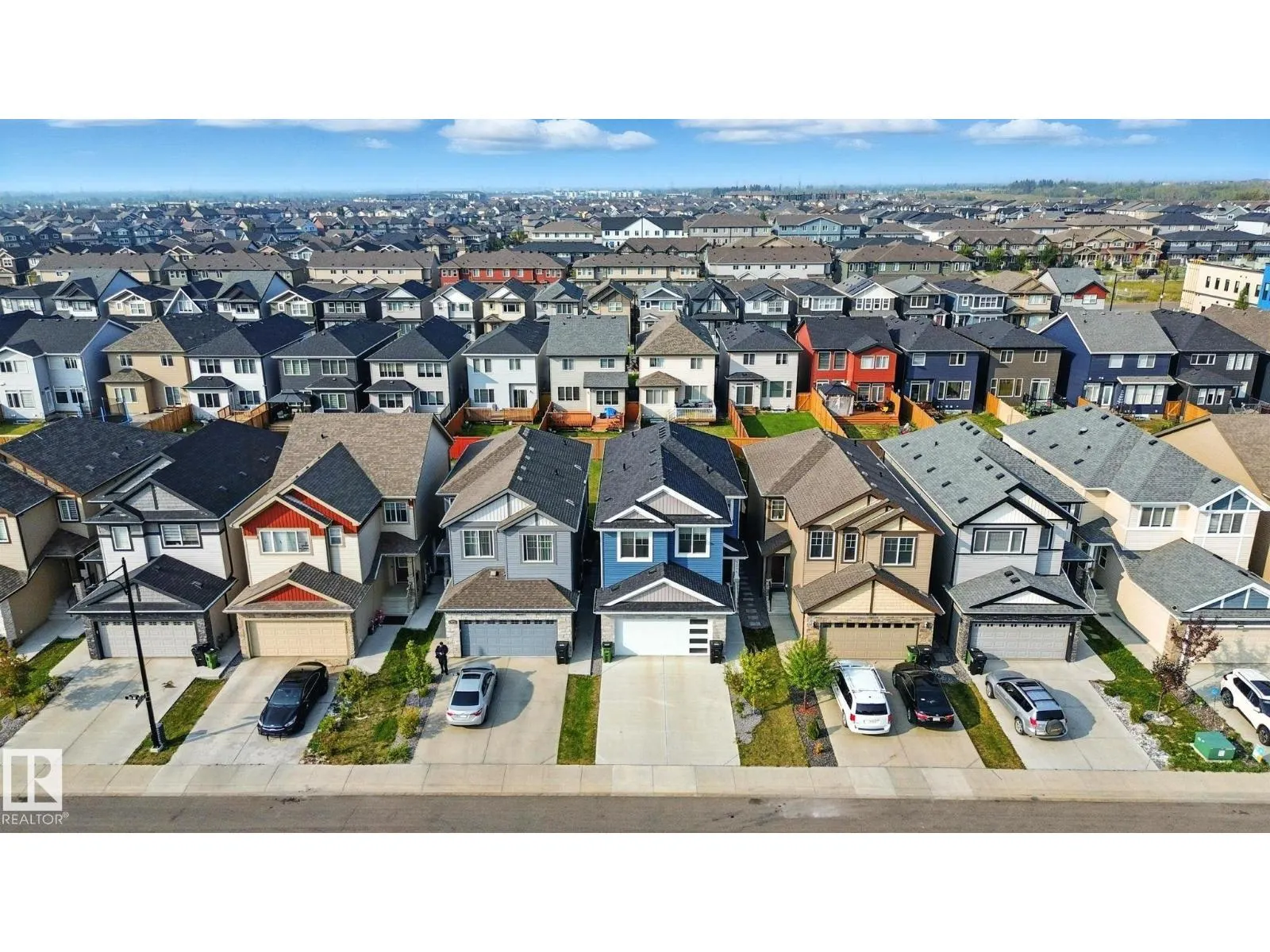 5234 23 AV SW SW