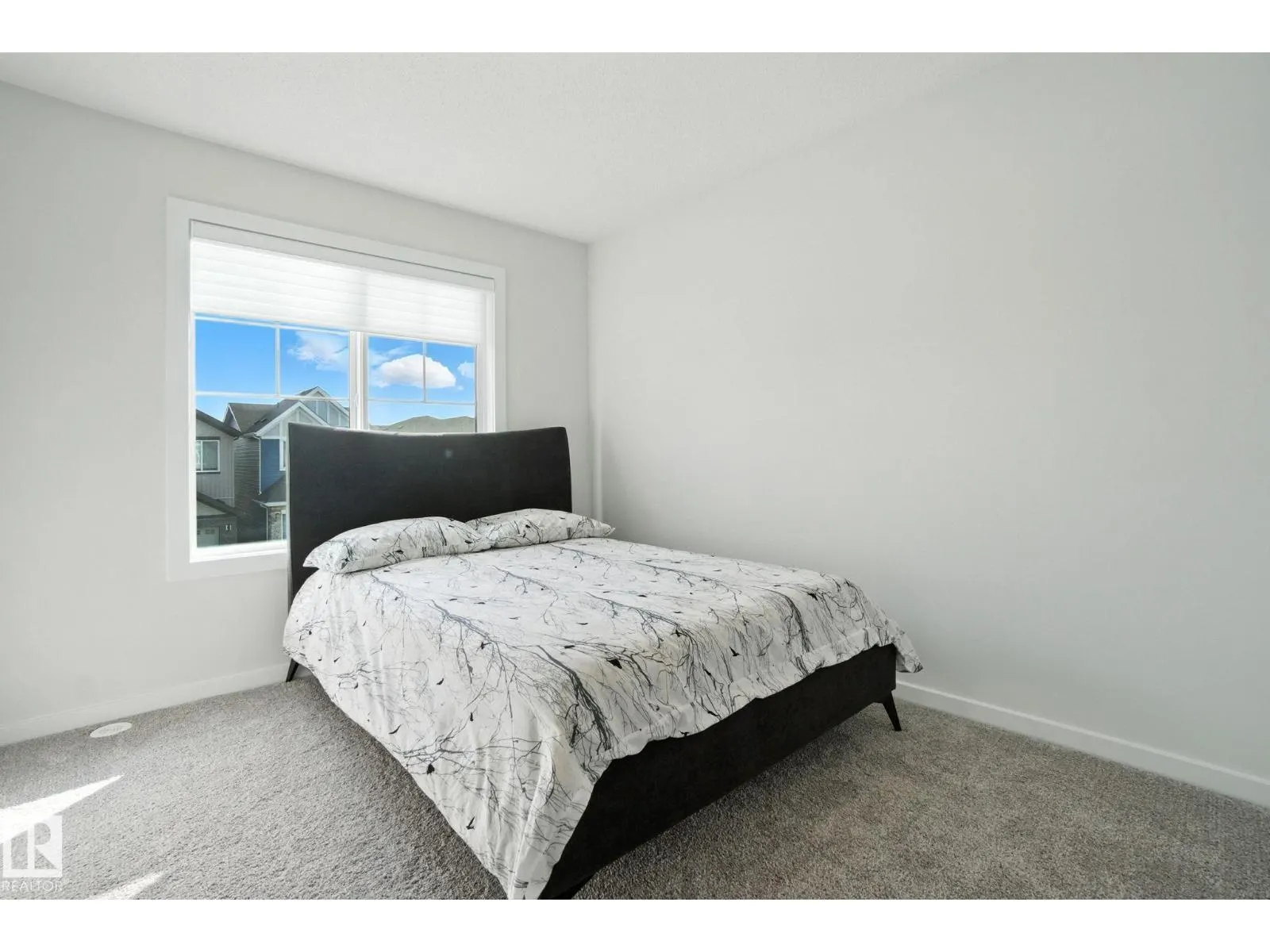 5234 23 AV SW SW