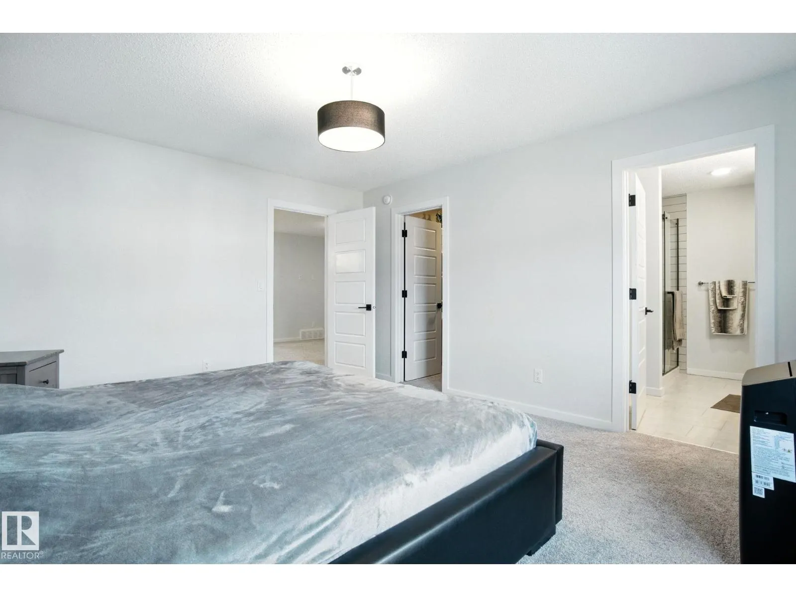 5234 23 AV SW SW