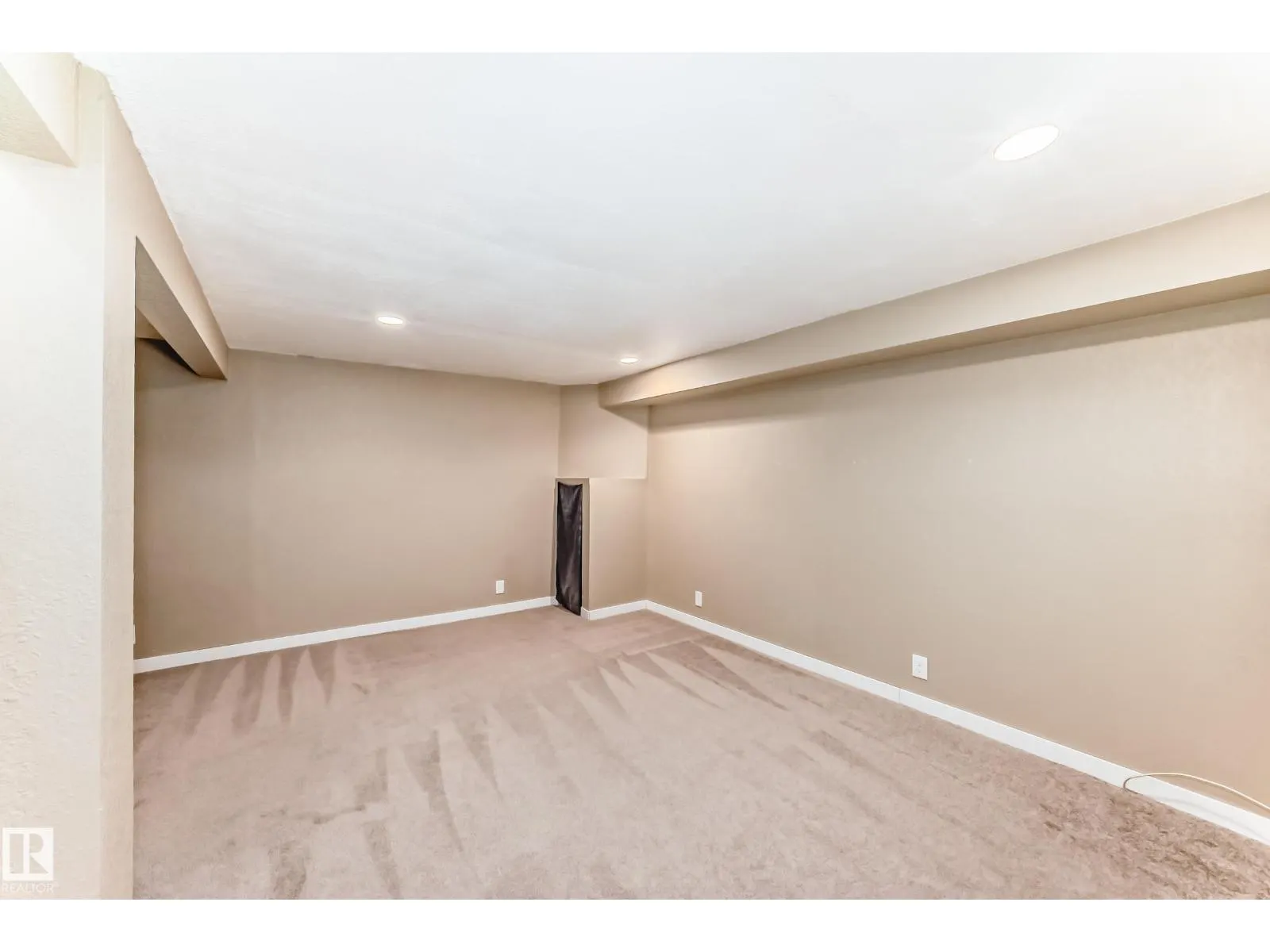 18008 93 AV NW
