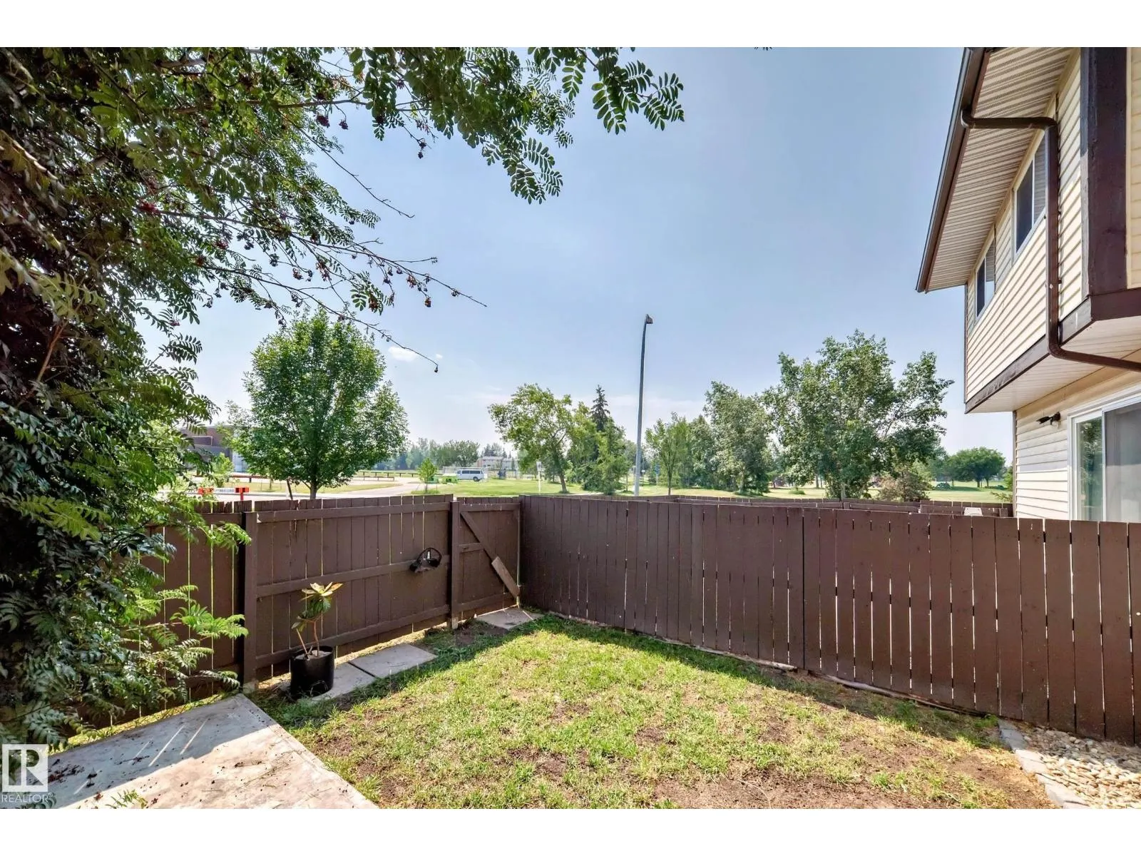18008 93 AV NW