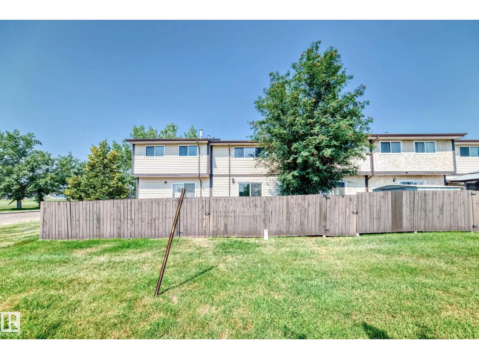 18008 93 AV NW