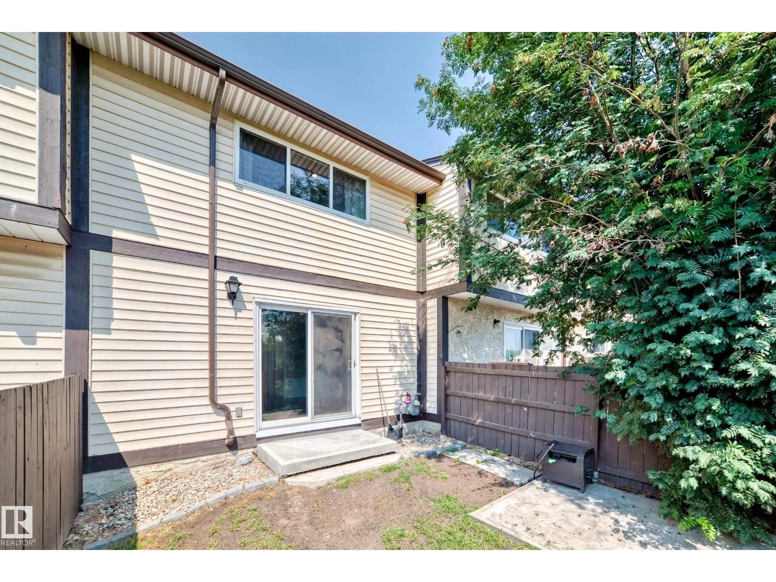 18008 93 AV NW