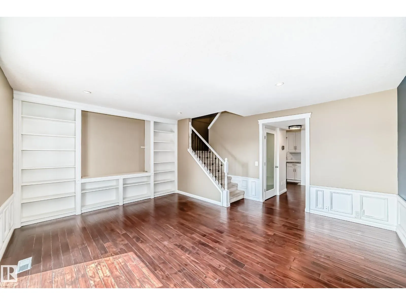 18008 93 AV NW