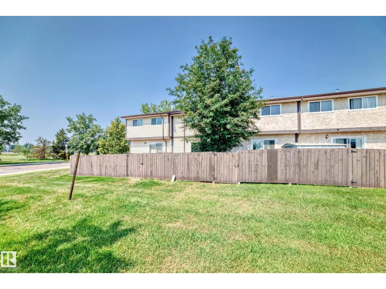 18008 93 AV NW