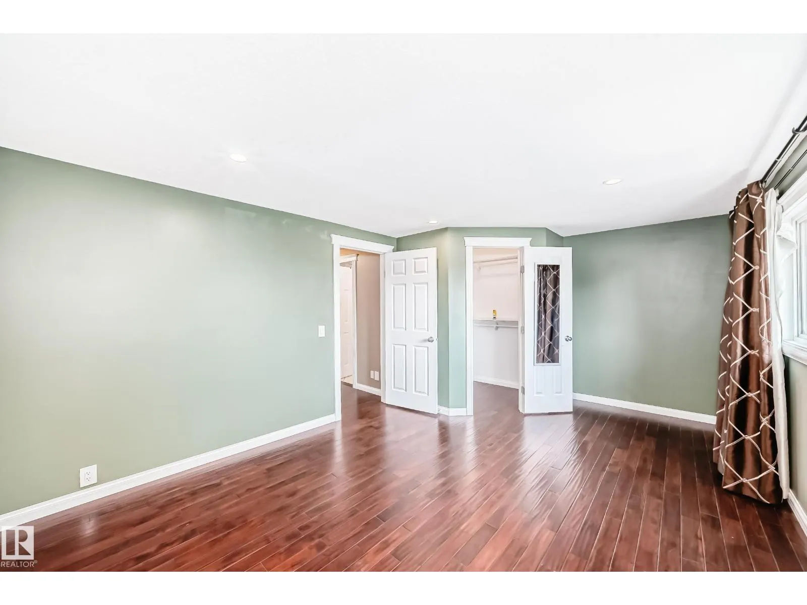 18008 93 AV NW