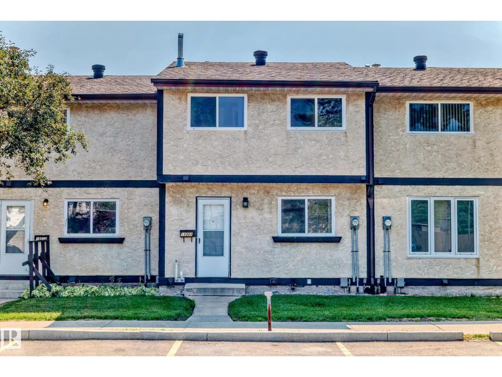18008 93 AV NW