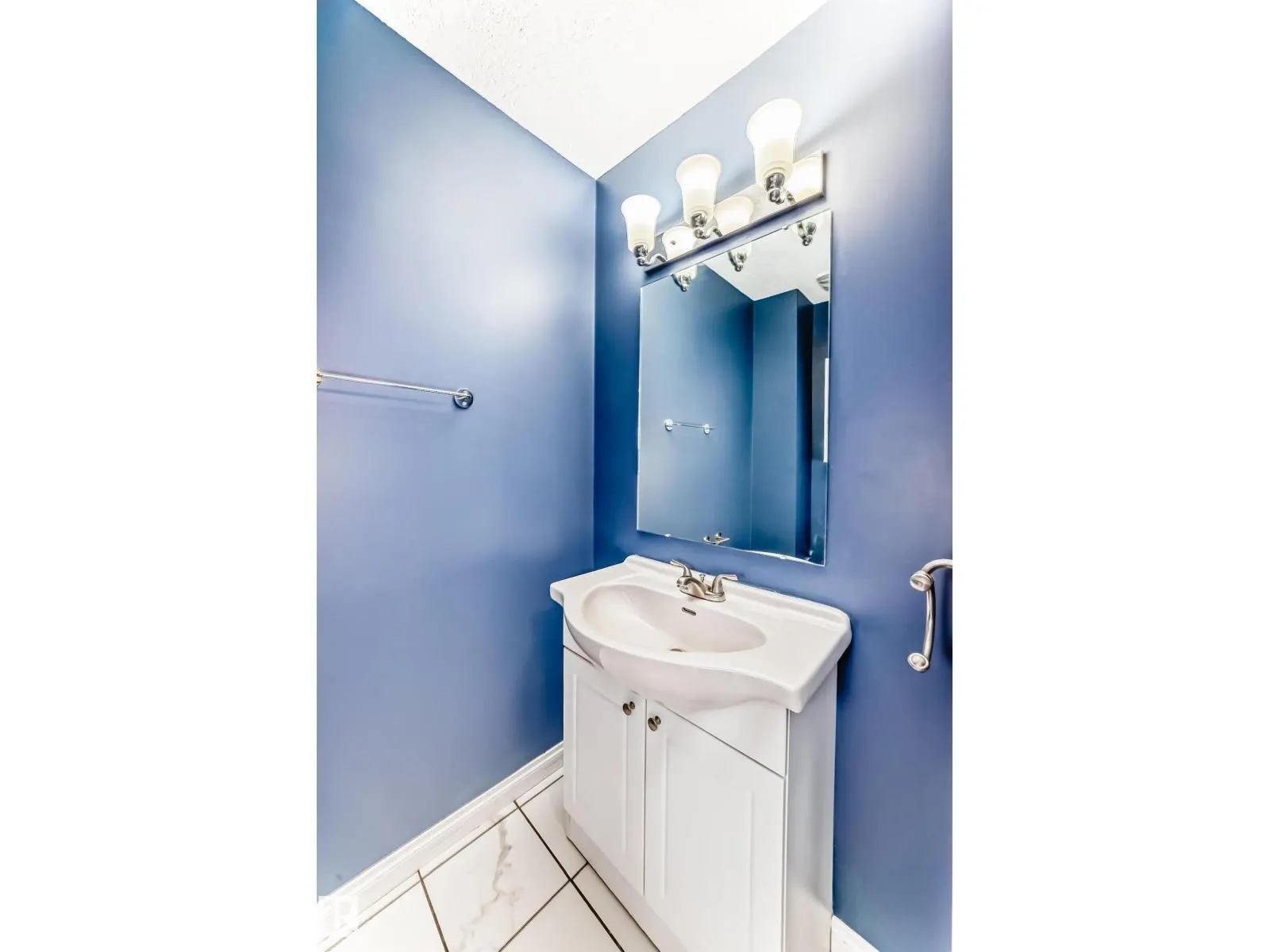 18008 93 AV NW