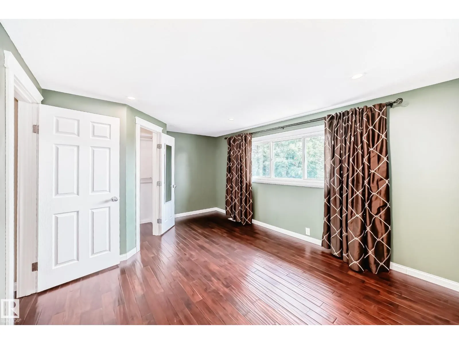 18008 93 AV NW