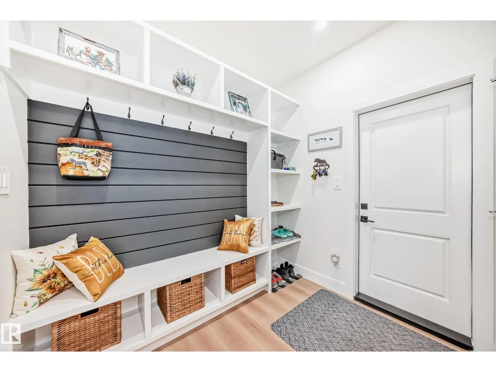 14 EDGEFIELD WY